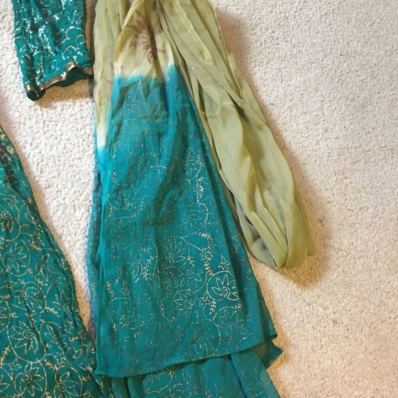 Salwar Kamiz with dupatta - Picture 5 of 5